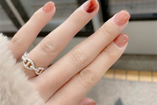 建構美甲是貼甲片嗎_建構美甲是啥_什么是美甲建構